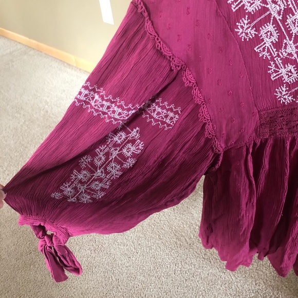 NWT American eagle embroidered boho v neck blouse - Picture 3 of 4